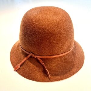 ⭐️Baroness Fav! NWT Talbots Wool Felt and Leather Trim Hat, in Brown